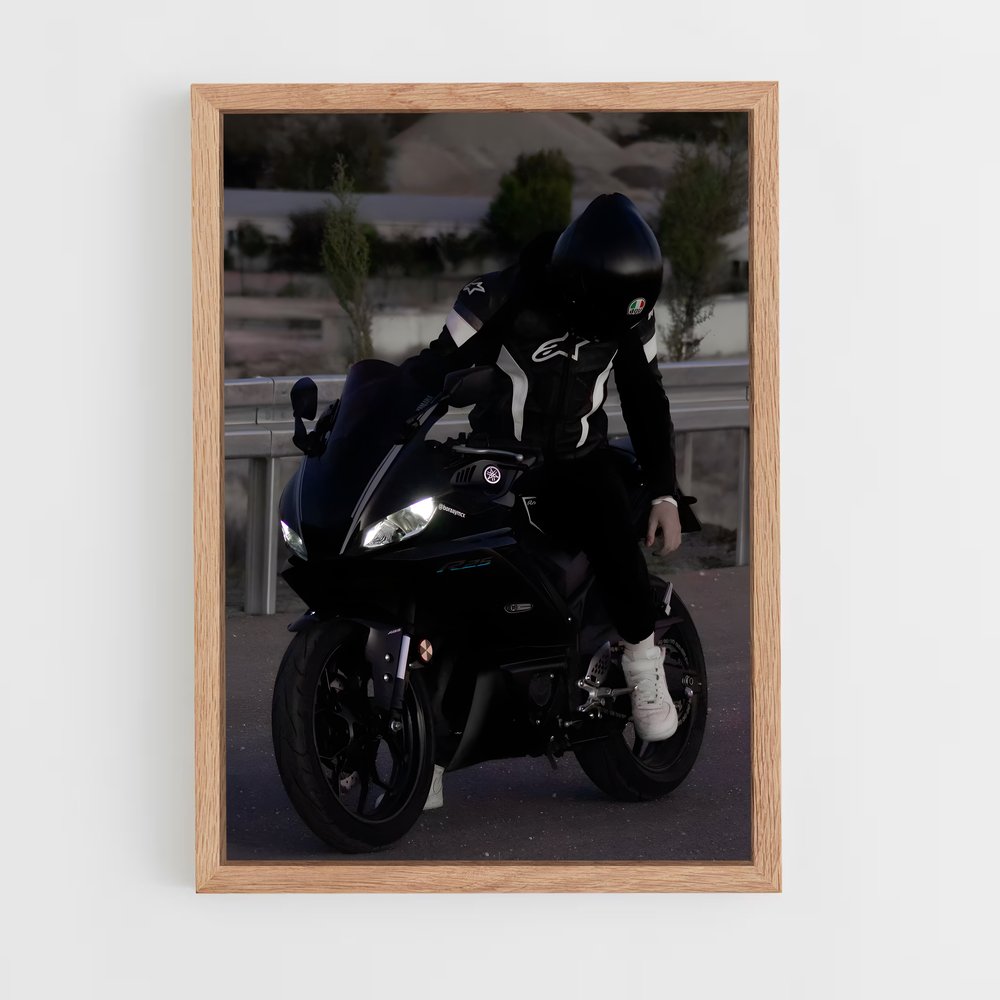 Poster L'Inconnu en Noir – affiche Yamaha (vue 4)